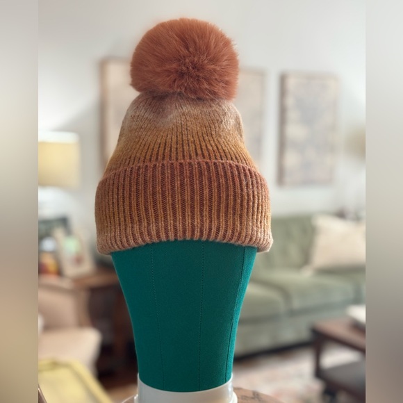Norla Canada Anthropologie Wool/Alpaca Ombre’ Beanie w/ Pom Pom. Rust-OS EUC - Picture 1 of 7